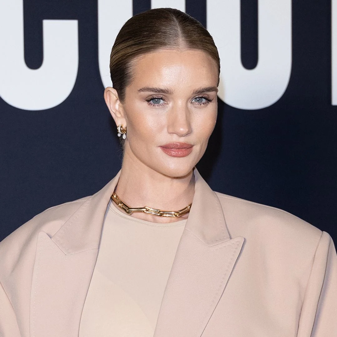 350bd46ae038-rosie-huntington-whiteley-feathered-blazer-t.jpg Роузи Хантингтон-Уайтли