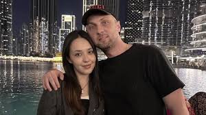 Жена зубарева — как выглядит сегодня и кто она?