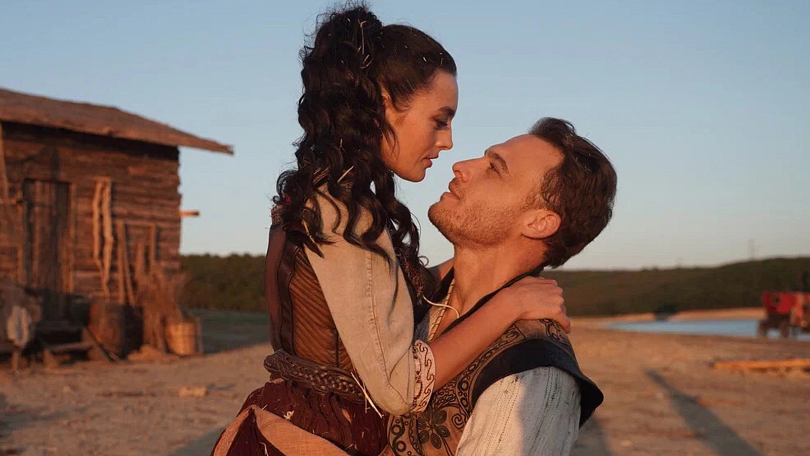 Жена Керема Бюрсина — как выглядит сегодня и кто она?