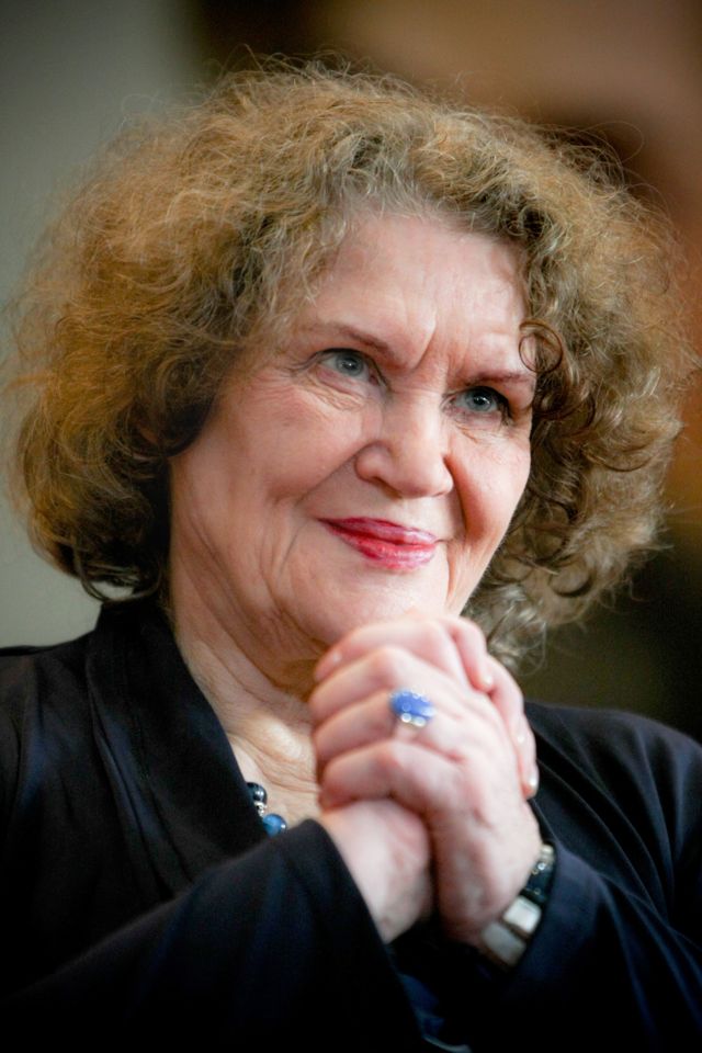 Ліна Костенко Біографія: Життя, Творчість і Вплив