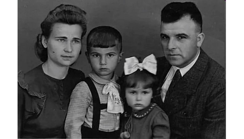 Ліна Костенко В Молодості: Раннє Життя, Особистість І Творчий Шлях